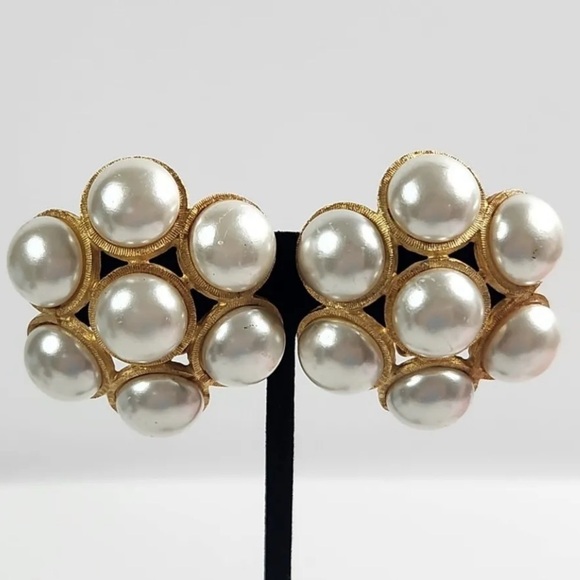 VINTAGE Givenchy Gold Tone Faux Pearl Flower Cluster Clip on Earrings - Picture 2 of 10